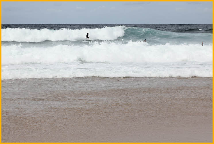 Surf at Banzai Pipeline Beach