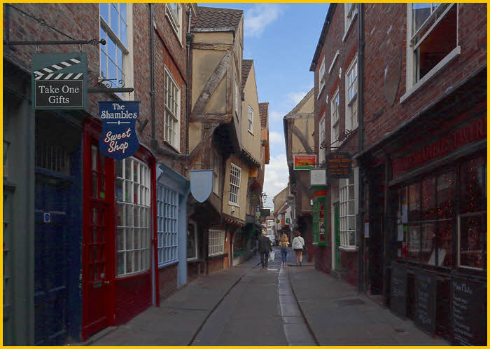 The Shambles, Overhanging Building