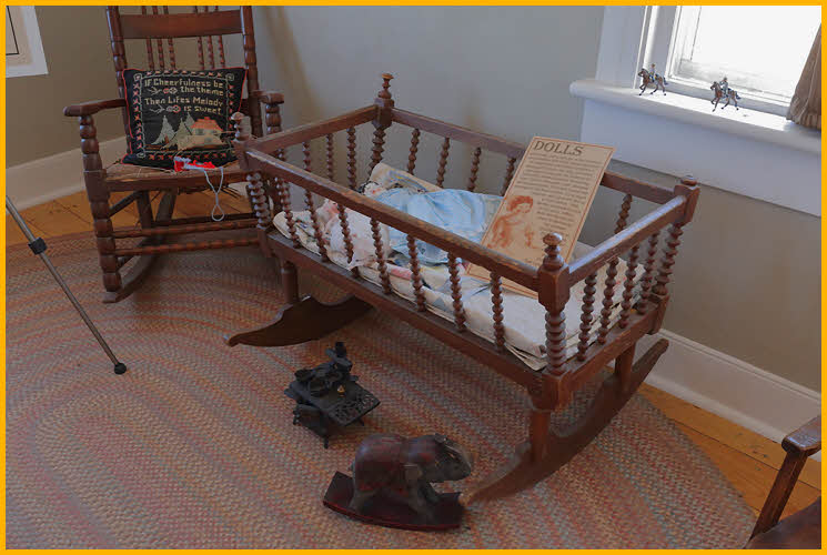 Hunter House Doll Crib